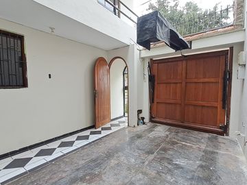 1136707 🏡 Gran Oportunidad De Inversión En Los Olivos – Casa De 4 Pisos Frente A Parque