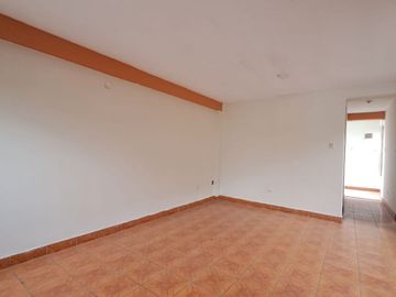 1136707 🏡 Gran Oportunidad De Inversión En Los Olivos – Casa De 4 Pisos Frente A Parque