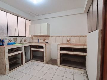 1136707 🏡 Gran Oportunidad De Inversión En Los Olivos – Casa De 4 Pisos Frente A Parque