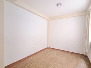 1136707 🏡 Gran Oportunidad De Inversión En Los Olivos – Casa De 4 Pisos Frente A Parque