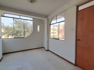 1136707 🏡 Gran Oportunidad De Inversión En Los Olivos – Casa De 4 Pisos Frente A Parque