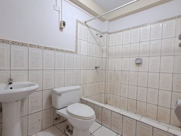1136707 🏡 Gran Oportunidad De Inversión En Los Olivos – Casa De 4 Pisos Frente A Parque