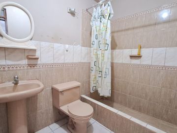 1136707 🏡 Gran Oportunidad De Inversión En Los Olivos – Casa De 4 Pisos Frente A Parque
