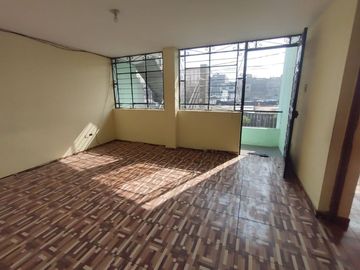 VENDO CASA DE 3 PISOS, FRENTE A PARQUE 9 DE CANTO GRANDE