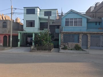 VENDO CASA DE 3 PISOS, FRENTE A PARQUE 9 DE CANTO GRANDE