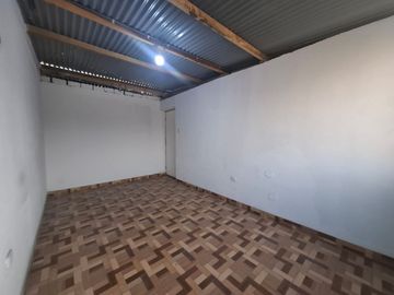 VENDO CASA DE 3 PISOS, FRENTE A PARQUE 9 DE CANTO GRANDE