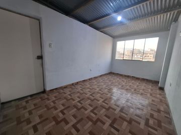 VENDO CASA DE 3 PISOS, FRENTE A PARQUE 9 DE CANTO GRANDE