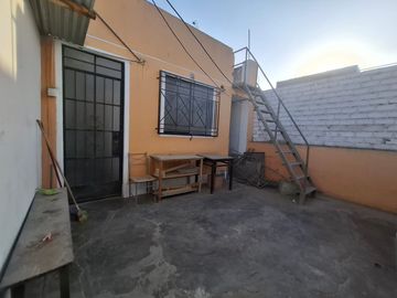 VENDO CASA DE 3 PISOS, FRENTE A PARQUE 9 DE CANTO GRANDE