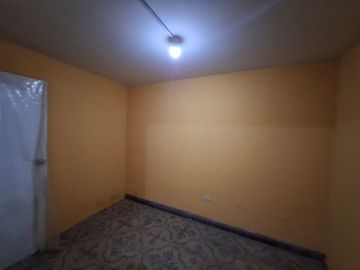VENDO CASA DE 3 PISOS, FRENTE A PARQUE 9 DE CANTO GRANDE