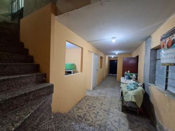VENDO CASA DE 3 PISOS, FRENTE A PARQUE 9 DE CANTO GRANDE