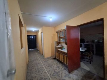 VENDO CASA DE 3 PISOS, FRENTE A PARQUE 9 DE CANTO GRANDE