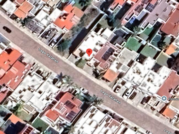 Casa en Remate, con patio, jardín y balcón en Zona de Alta Plusvalía, Col. Cumbres del Lago, Querétaro, Querétaro