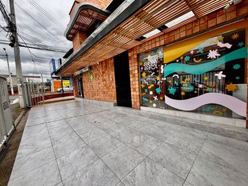 Casas Renteras con Locales en Cuenca Ecuador, Sector Av Pichincha, cerca del centro de cuenca
