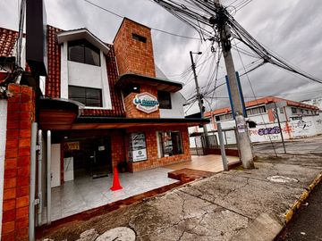 Casas Renteras con Locales en Cuenca Ecuador, Sector Av Pichincha, cerca del centro de cuenca