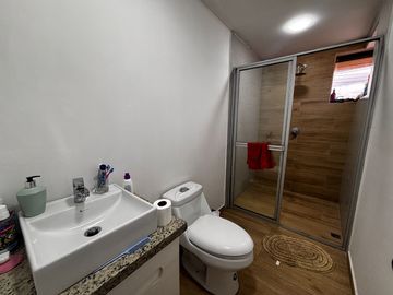 Casas Renteras con Locales en Cuenca Ecuador, Sector Av Pichincha, cerca del centro de cuenca