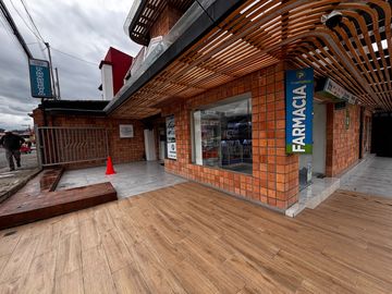 Casas Renteras con Locales en Cuenca Ecuador, Sector Av Pichincha, cerca del centro de cuenca