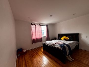 Casas Renteras con Locales en Cuenca Ecuador, Sector Av Pichincha, cerca del centro de cuenca