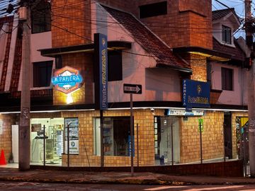 Casas Renteras con Locales en Cuenca Ecuador, Sector Av Pichincha, cerca del centro de cuenca