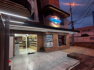 Casas Renteras con Locales en Cuenca Ecuador, Sector Av Pichincha, cerca del centro de cuenca