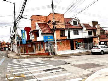 Casas Renteras con Locales en Cuenca Ecuador, Sector Av Pichincha, cerca del centro de cuenca