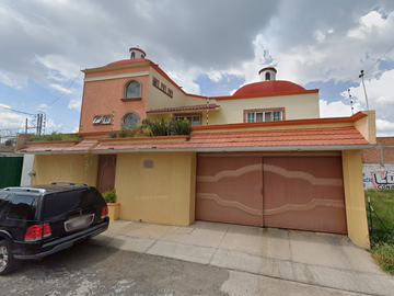 Gran Casa en Remate, en zona de alta plusvalía, Col. Lomas de San Juan, San Juan del Río, Querétaro