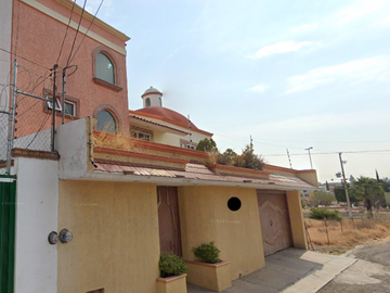 Gran Casa en Remate, en zona de alta plusvalía, Col. Lomas de San Juan, San Juan del Río, Querétaro