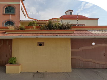 Gran Casa en Remate, en zona de alta plusvalía, Col. Lomas de San Juan, San Juan del Río, Querétaro