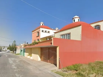 Gran Casa en Remate, en zona de alta plusvalía, Col. Lomas de San Juan, San Juan del Río, Querétaro
