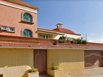 Gran Casa en Remate, en zona de alta plusvalía, Col. Lomas de San Juan, San Juan del Río, Querétaro
