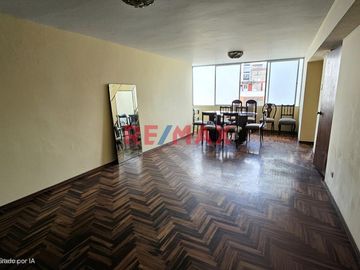 Venta De Amplio Depa En El Corazon De Miraflores