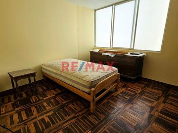 Venta De Amplio Depa En El Corazon De Miraflores
