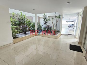 Venta De Amplio Depa En El Corazon De Miraflores