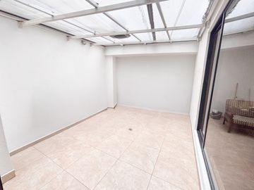 $92.500 - Departamento de 92m² con Pátio, sector Los Laureles