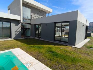 CASA A ESTRENAR EN VENTA