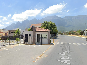 SE VENDE CASA EN FRACC. PUERTA DE HIERRO CUMBRES, MONTERREY, NUEVO LEON! SOLO CONTADO.