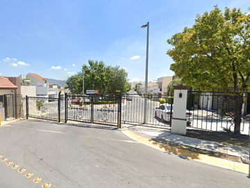 SE VENDE CASA EN FRACC. PUERTA DE HIERRO CUMBRES, MONTERREY, NUEVO LEON! SOLO CONTADO.