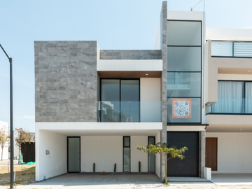 Casa en Venta en Lomas de Angelópolis III – 3 Recámaras y Roof Garden