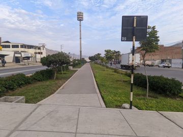 EN VENTA TERRENO COMERCIAL DE 780.4 M²  AV VICTOR MALAZQUEZ  -PACHACAMAC