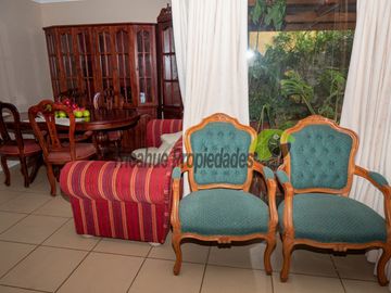 La Serena, venta de amplia y linda casa en sector residencial, 4D y 3B. $280 millones