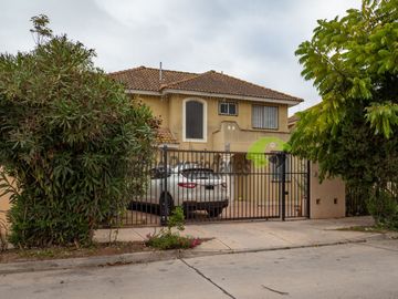 La Serena, venta de amplia y linda casa en sector residencial, 4D y 3B. $280 millones
