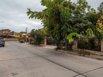 La Serena, venta de amplia y linda casa en sector residencial, 4D y 3B. $280 millones