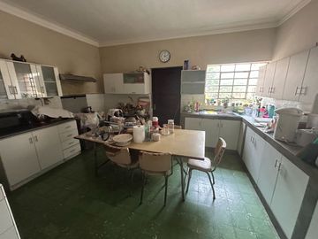 VENDO CASA COMO TERRENO, FRENTE A PARQUE, BARRANCO