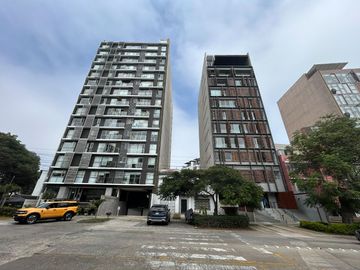 VENDO CASA COMO TERRENO, FRENTE A PARQUE, BARRANCO