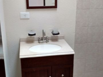 CASA A LA VENTA EN COL. HUENTITAN EL BAJO, GUADALAJARA, JAL.