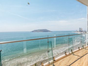 Exclusivo condominio en venta Frente al Mar en Camino al Mar - Vistas Icónicas a las Islas