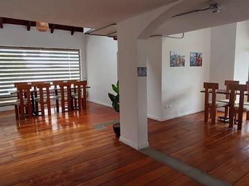 Casa Comercial en Venta – Redondel del Ciclista | Av. de los Granados