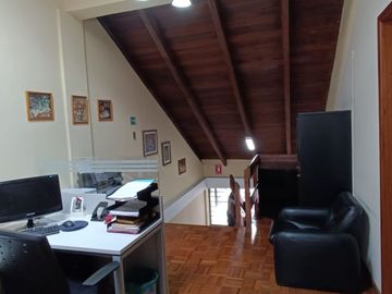 Casa Comercial en Venta – Redondel del Ciclista | Av. de los Granados