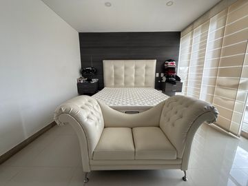 SE VENDE CASA ESQUINERA EN QUINTANAR DE LA PRADERA