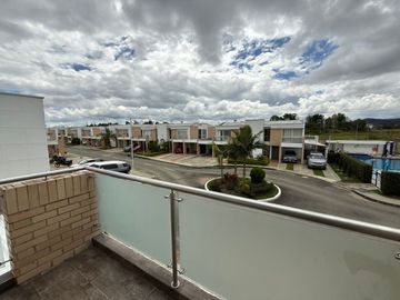 SE VENDE CASA ESQUINERA EN QUINTANAR DE LA PRADERA