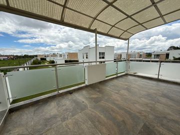 SE VENDE CASA ESQUINERA EN QUINTANAR DE LA PRADERA